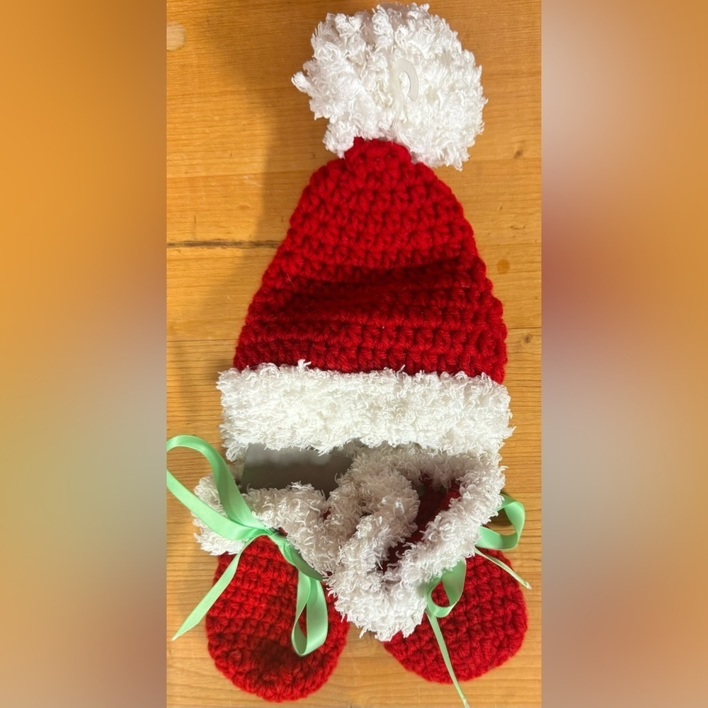 Newborn cap and mittens Christmas set